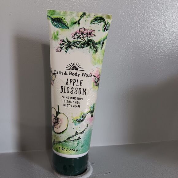 Bath And Body Works  8 oz Lotion Chose 1 - Picture 1 of 1